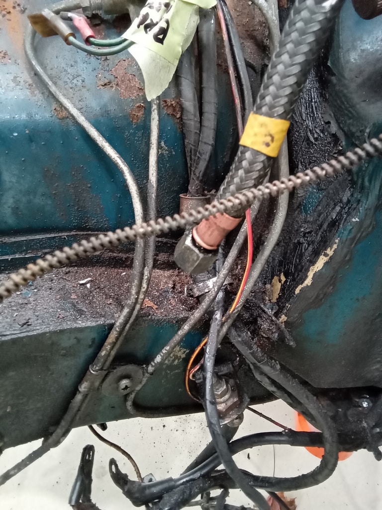 13.03.2025 1973 mg roadster blue strip down (273)