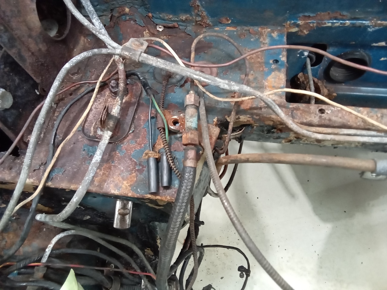 13.03.2025 1973 mg roadster blue strip down (276)