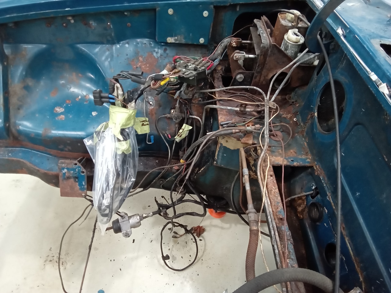13.03.2025 1973 mg roadster blue strip down (278)