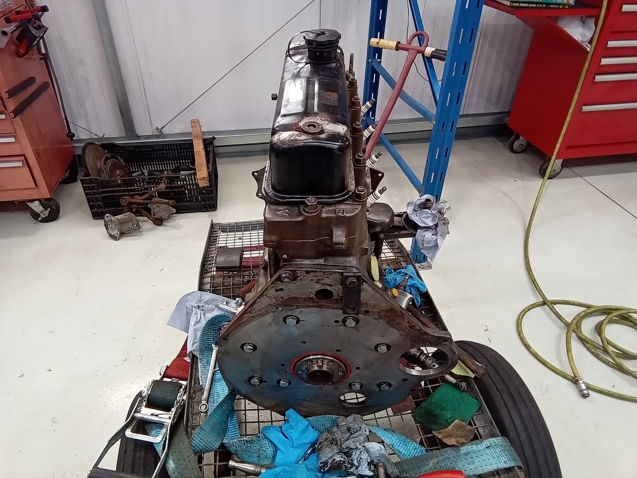 13.03.2025 1973 mg roadster blue strip down (287)