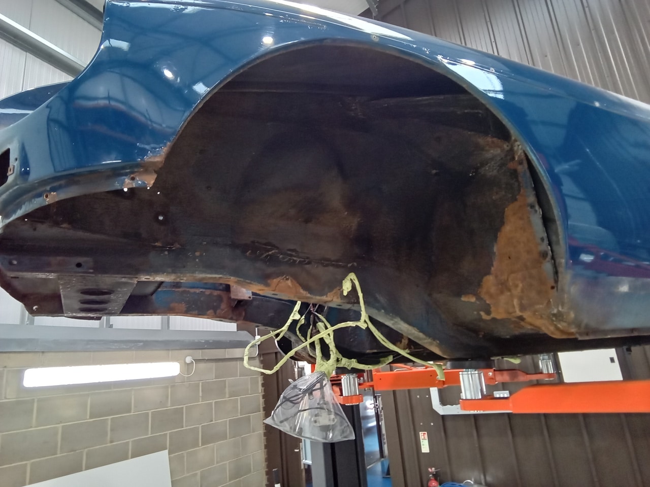 13.03.2025 1973 mg roadster blue strip down (290)