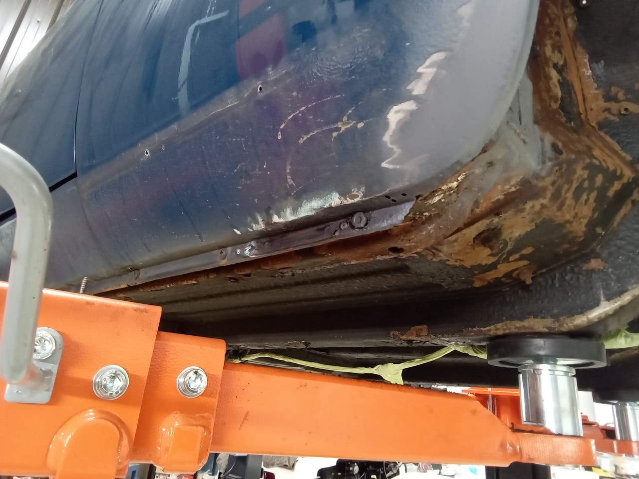13.03.2025 1973 mg roadster blue strip down (295)