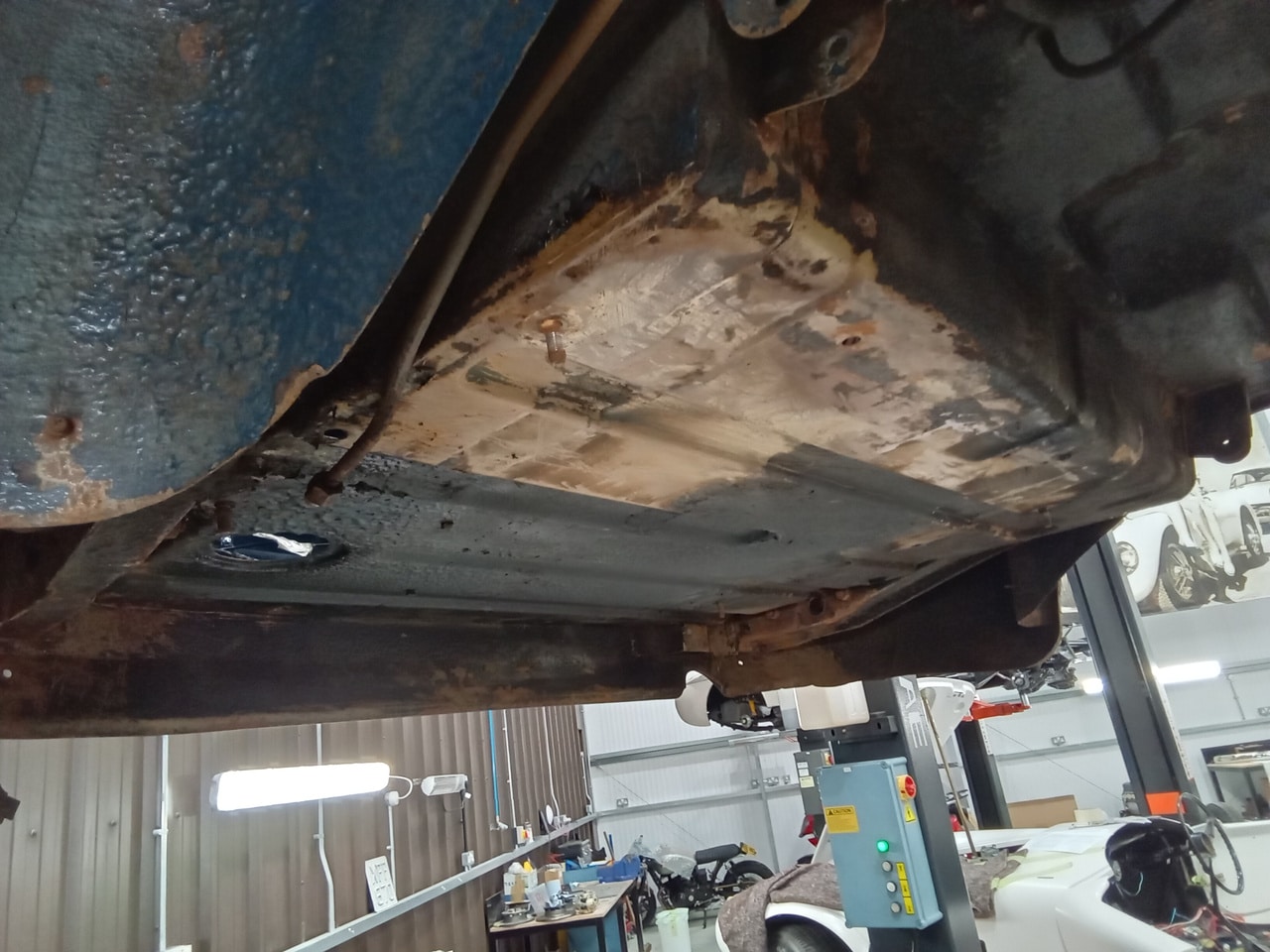13.03.2025 1973 mg roadster blue strip down (298)