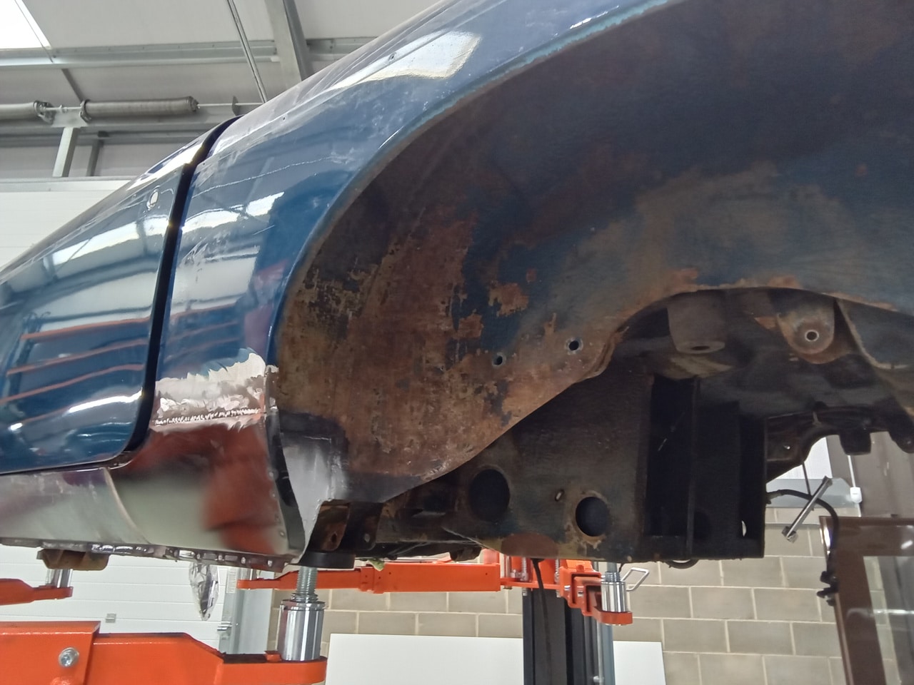13.03.2025 1973 mg roadster blue strip down (301)