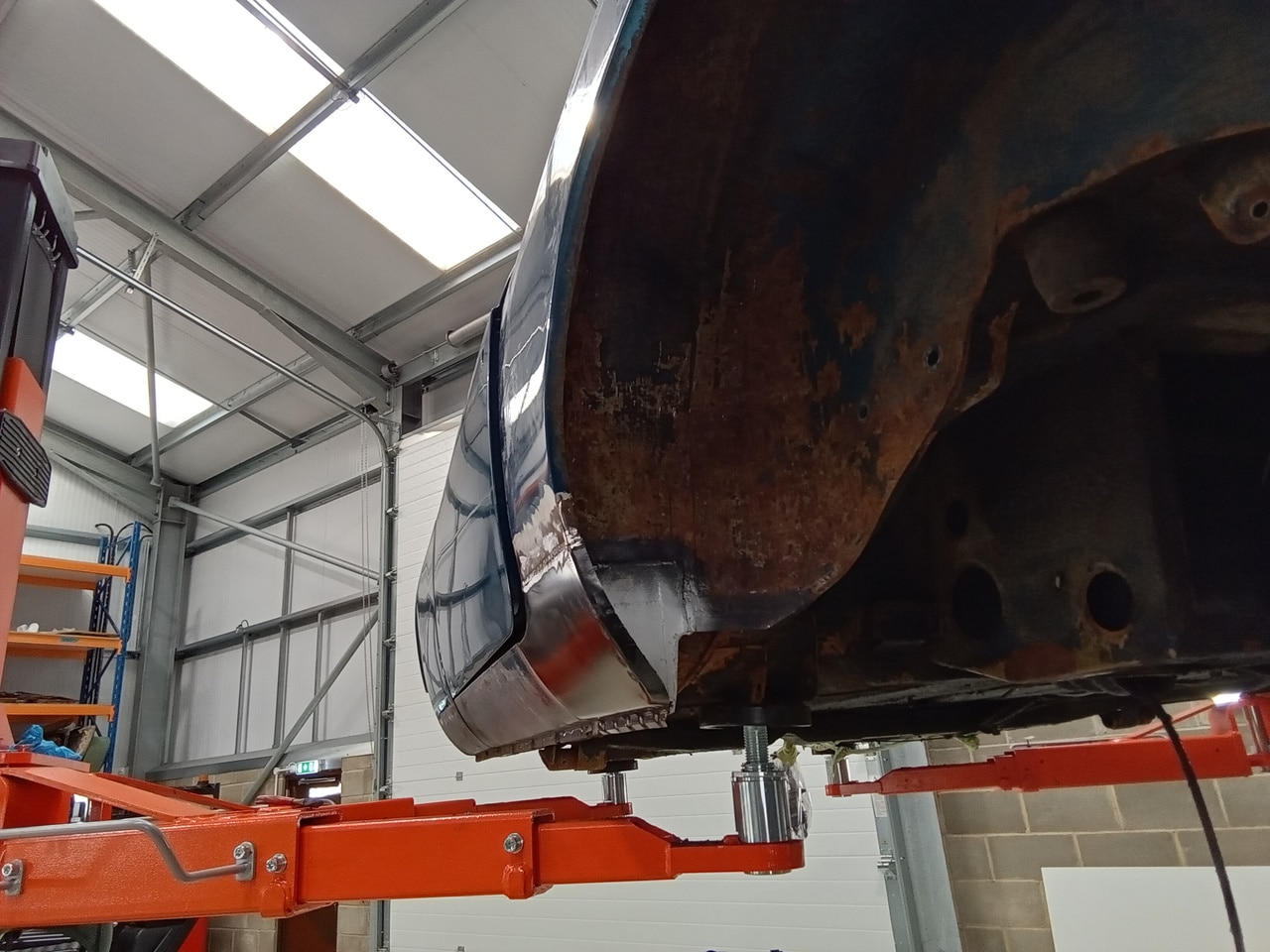 13.03.2025 1973 mg roadster blue strip down (303)