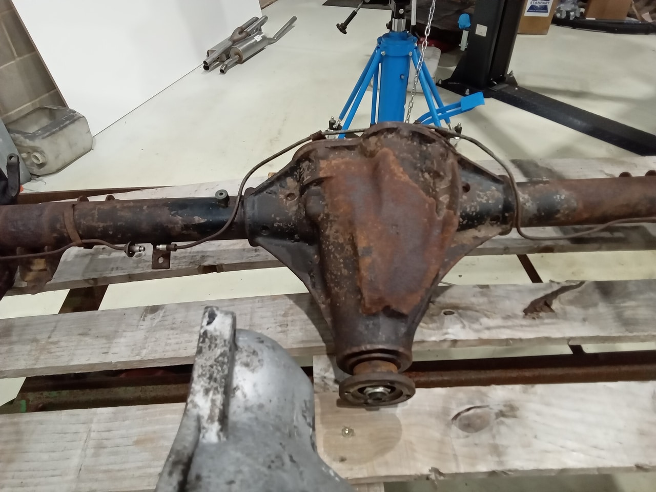 13.03.2025 1973 mg roadster blue strip down (315)