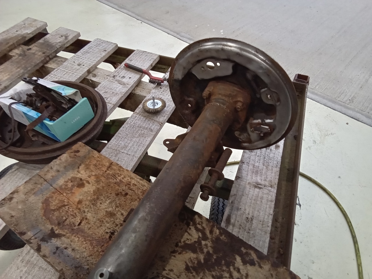 13.03.2025 1973 mg roadster blue strip down (330)