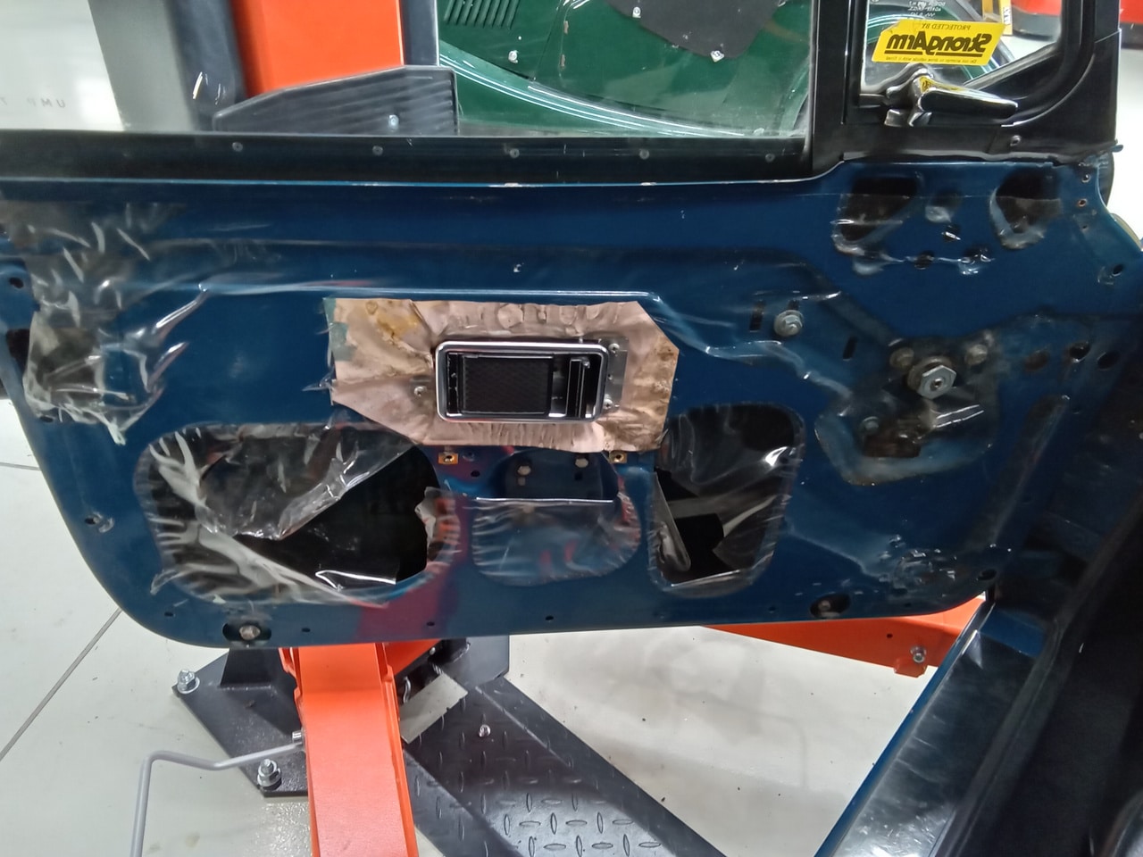 13.03.2025 1973 mg roadster blue strip down (34)
