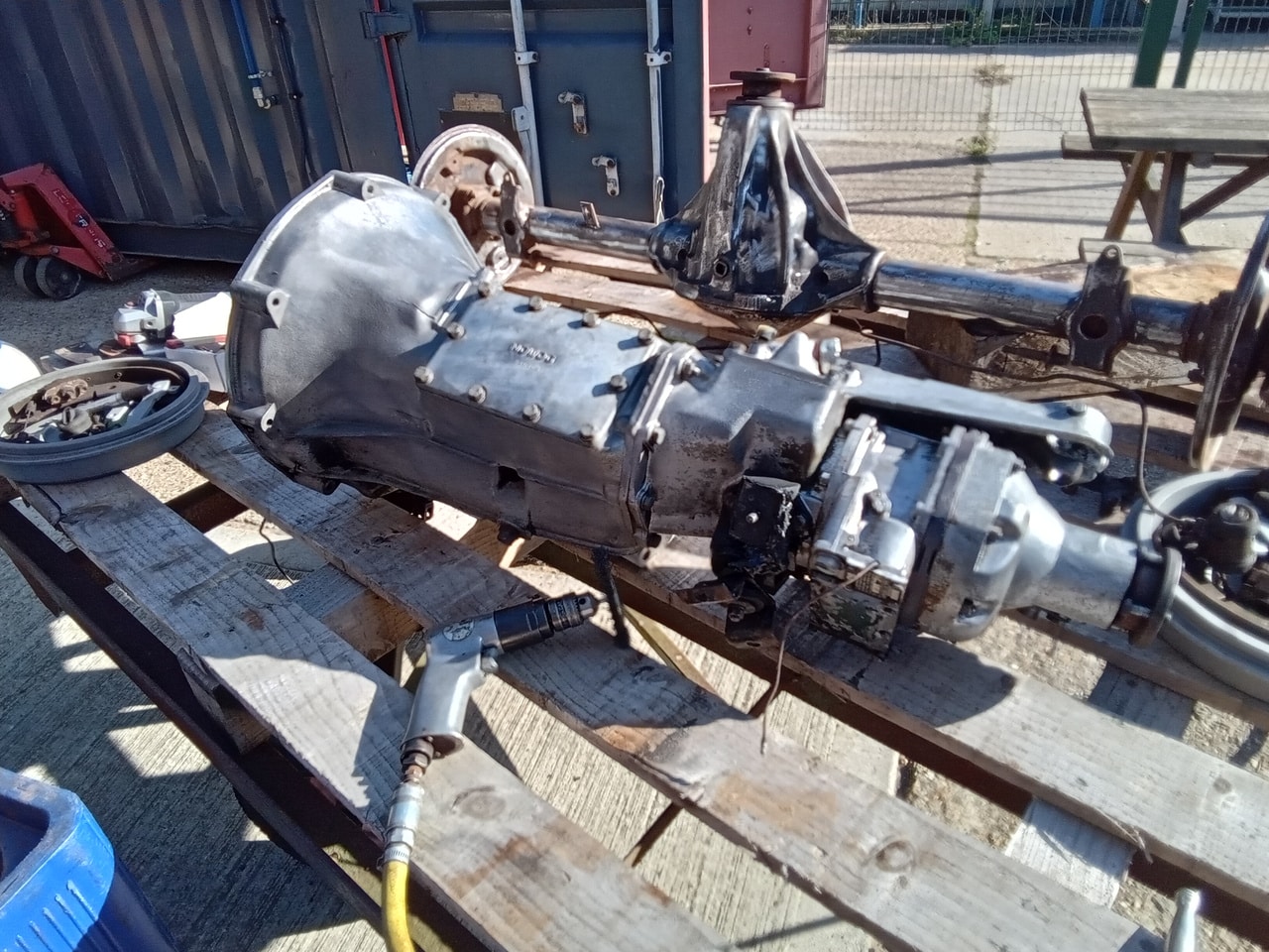 13.03.2025 1973 mg roadster blue strip down (346)