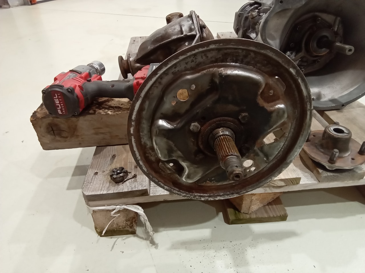 13.03.2025 1973 mg roadster blue strip down (354)