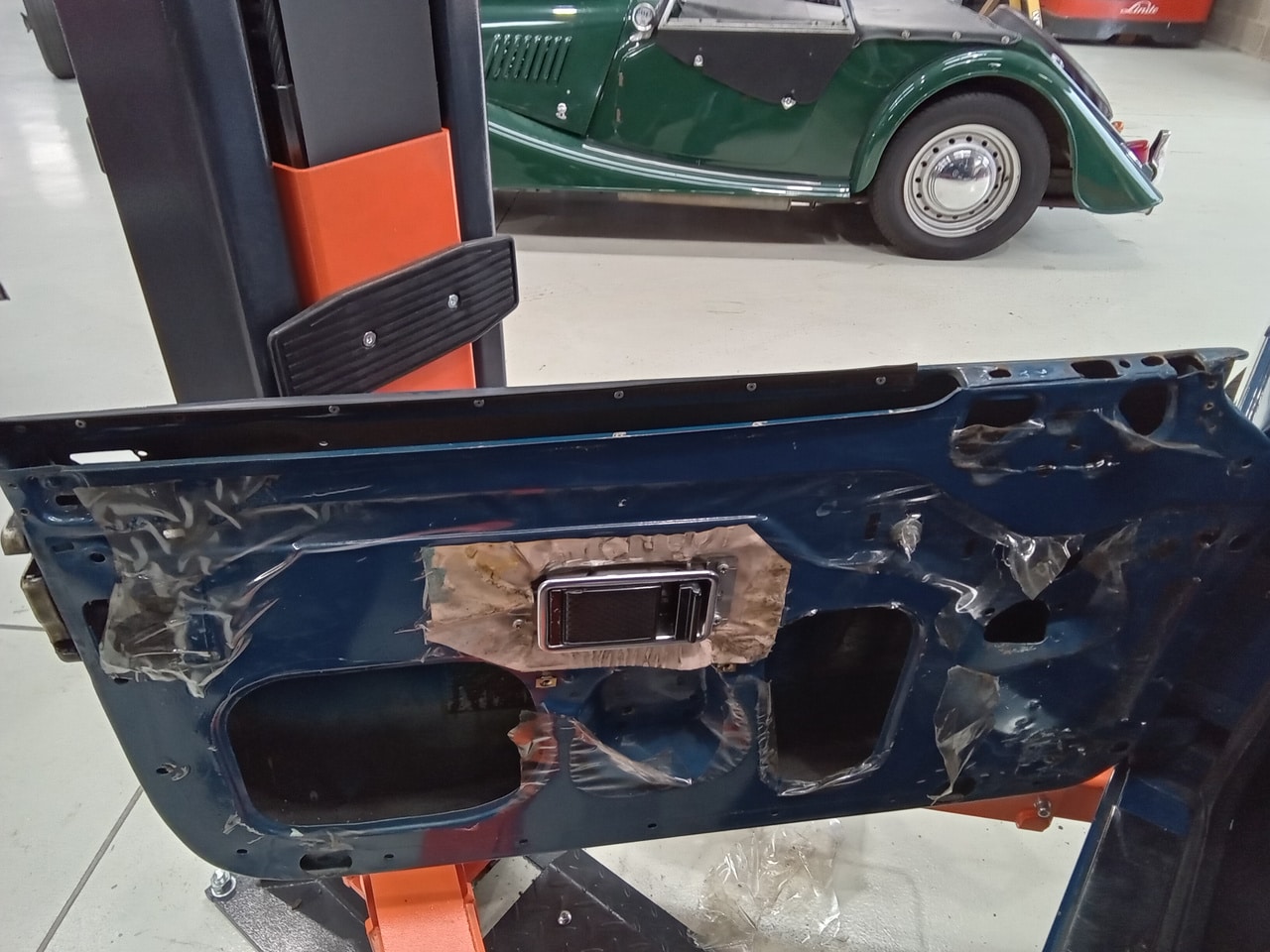 13.03.2025 1973 mg roadster blue strip down (36)