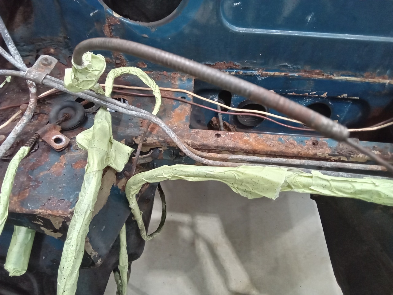 13.03.2025 1973 mg roadster blue strip down (373)
