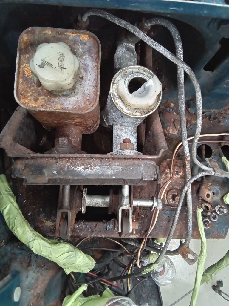 13.03.2025 1973 mg roadster blue strip down (376)
