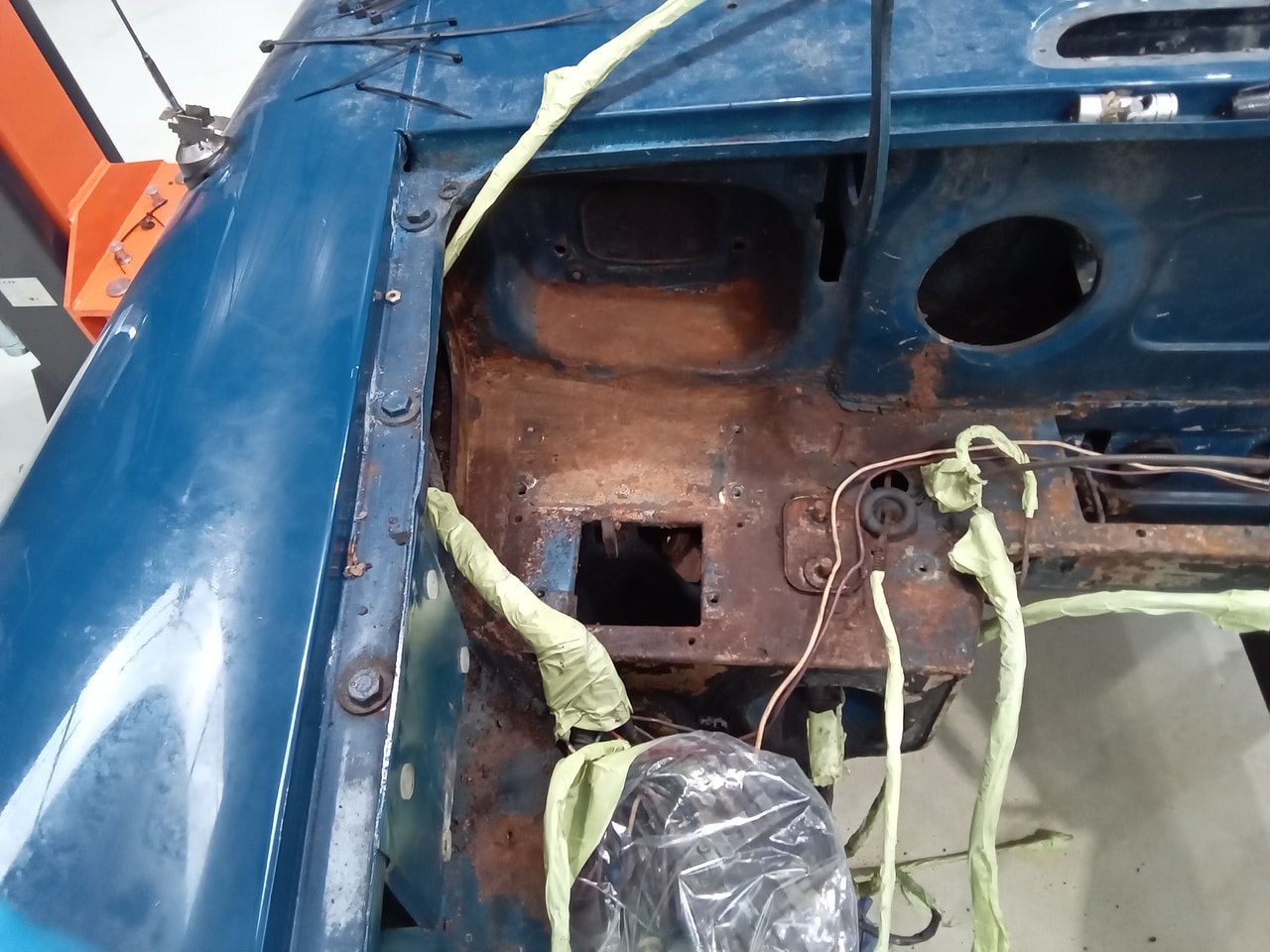 13.03.2025 1973 mg roadster blue strip down (378)