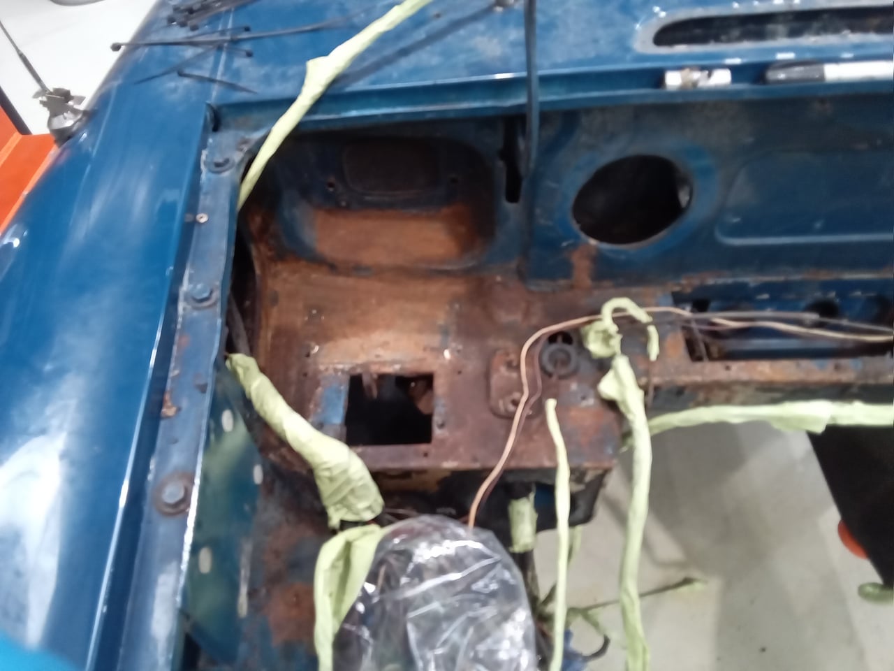 13.03.2025 1973 mg roadster blue strip down (379)
