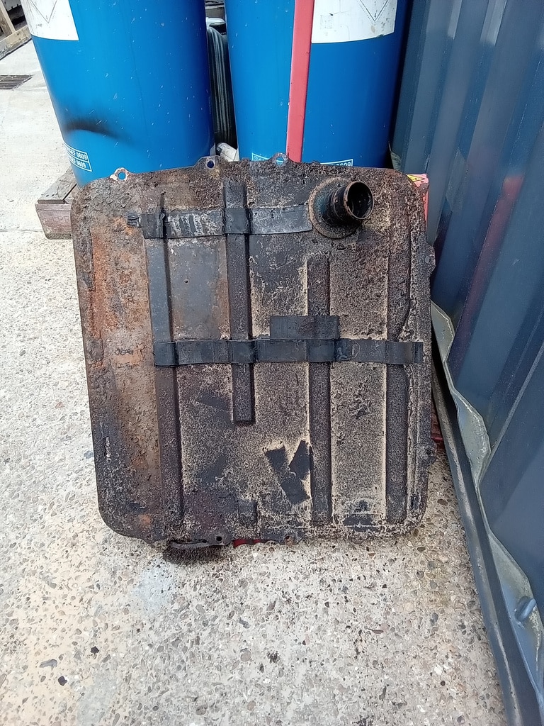 13.03.2025 1973 mg roadster blue strip down (389)