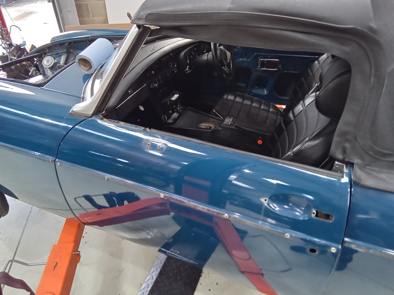 13.03.2025 1973 mg roadster blue strip down (39)