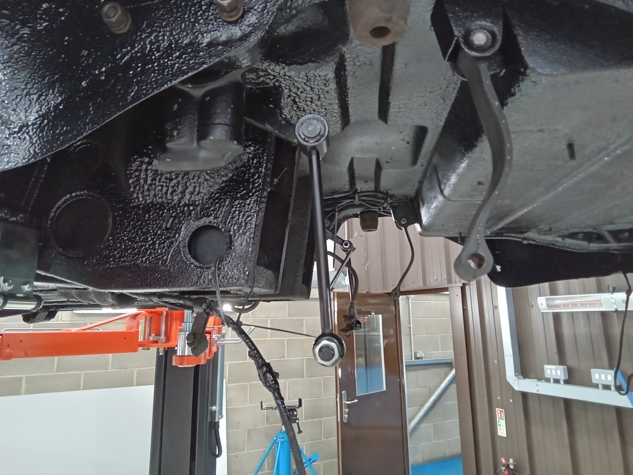 13.03.2025 1973 mg roadster blue strip down (395)