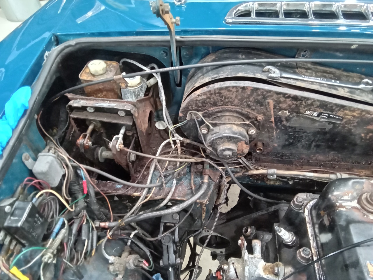 13.03.2025 1973 mg roadster blue strip down (4)