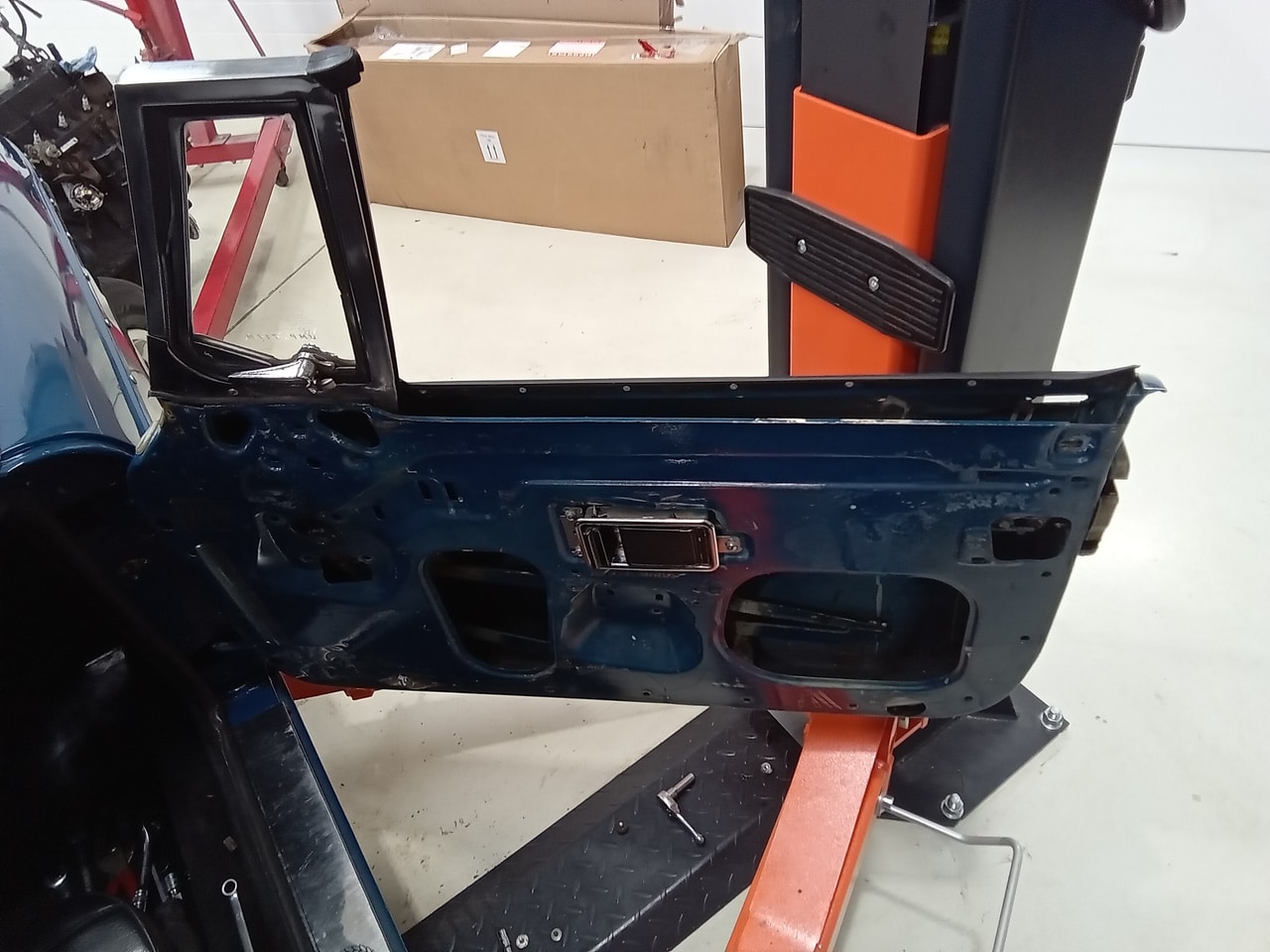 13.03.2025 1973 mg roadster blue strip down (42)