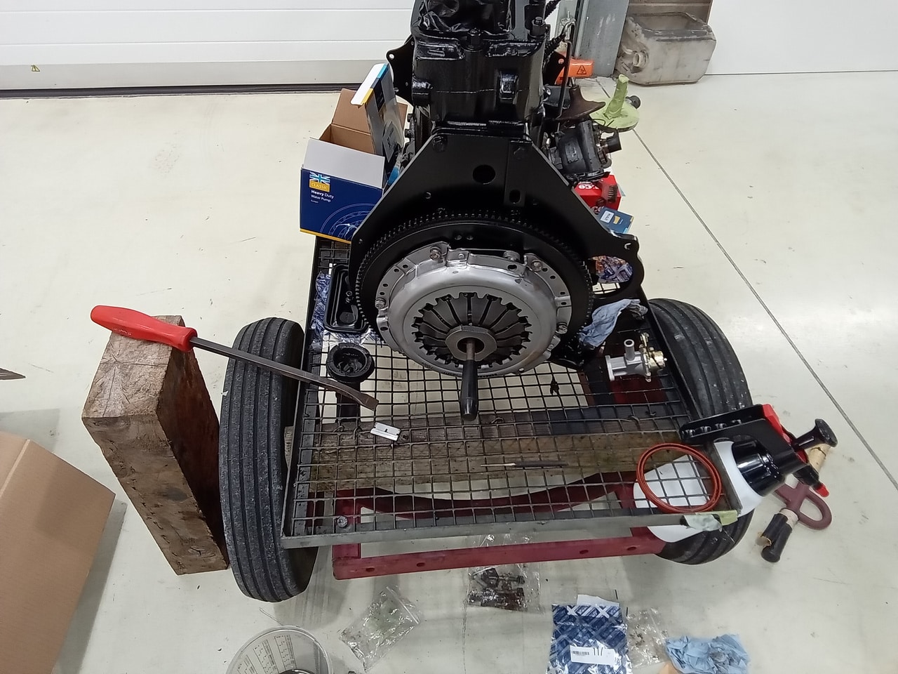 13.03.2025 1973 mg roadster blue strip down (424)