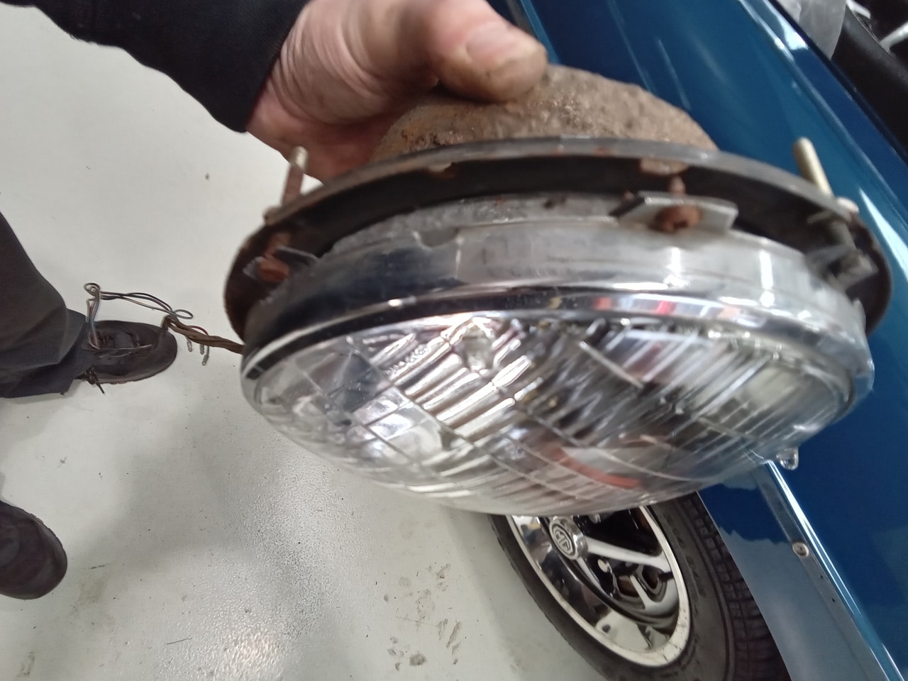 13.03.2025 1973 mg roadster blue strip down (43)