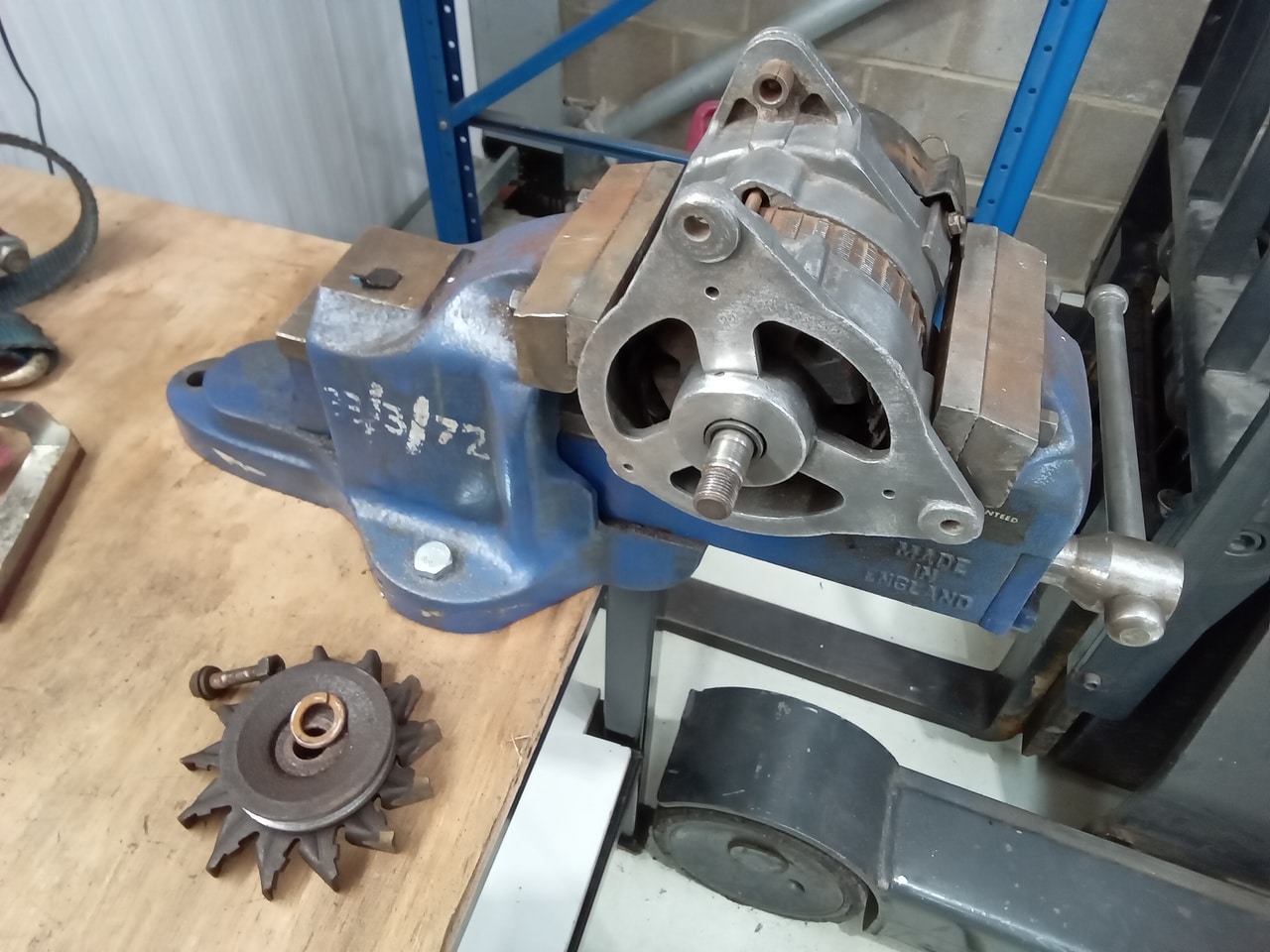 13.03.2025 1973 mg roadster blue strip down (440)