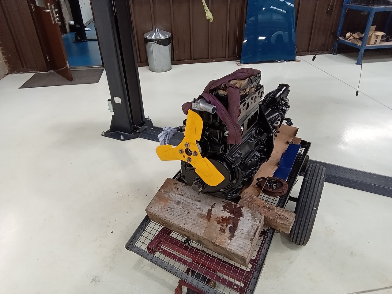 13.03.2025 1973 mg roadster blue strip down (442)