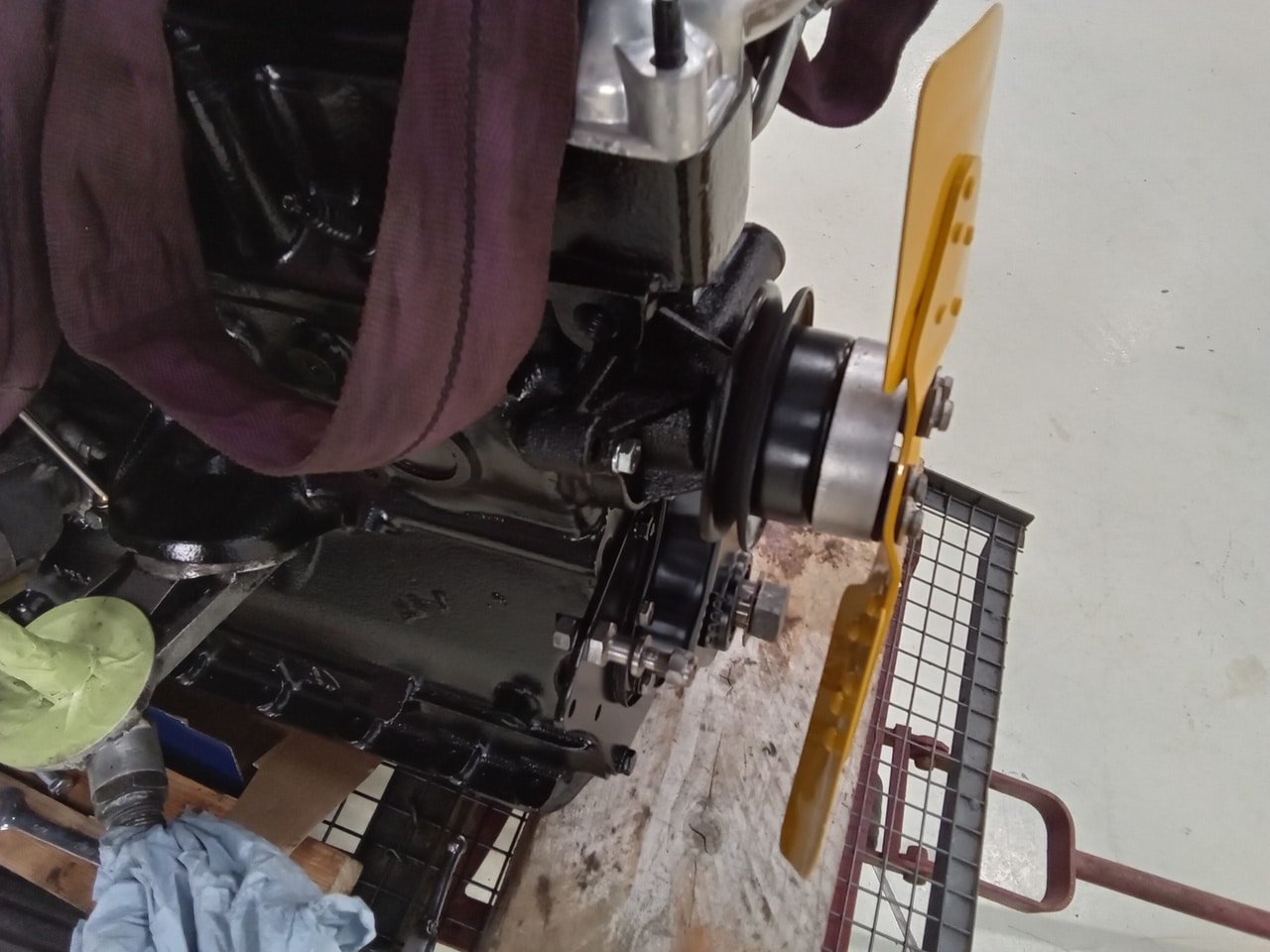 13.03.2025 1973 mg roadster blue strip down (443)