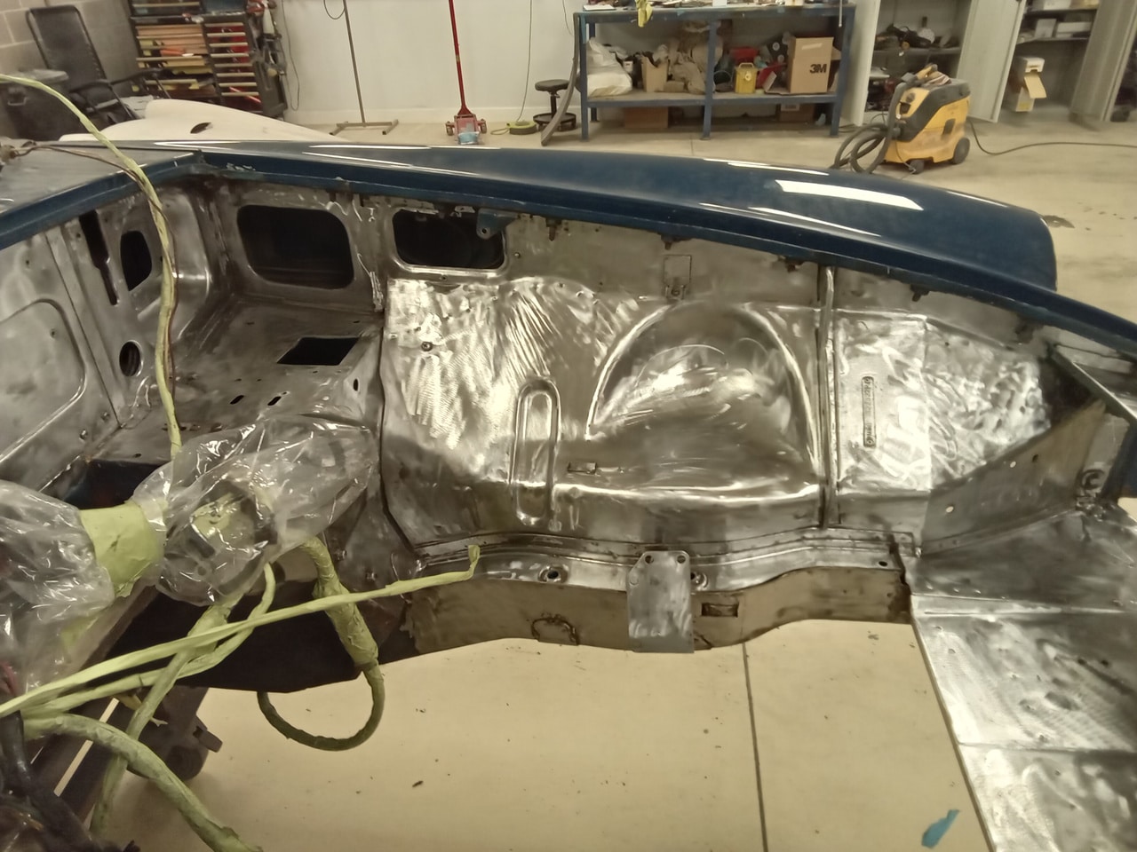 13.03.2025 1973 mg roadster blue strip down (446)