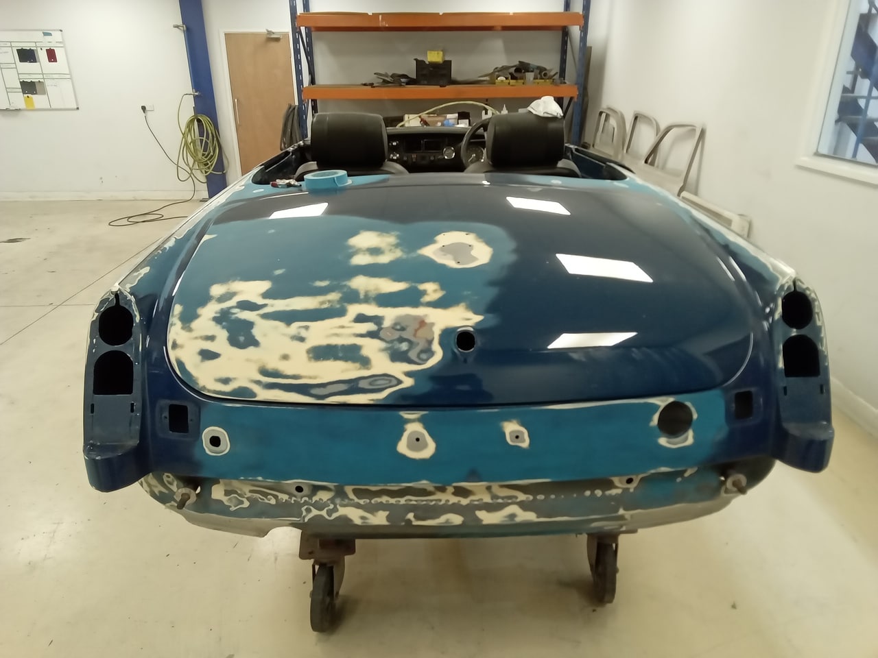 13.03.2025 1973 mg roadster blue strip down (447)