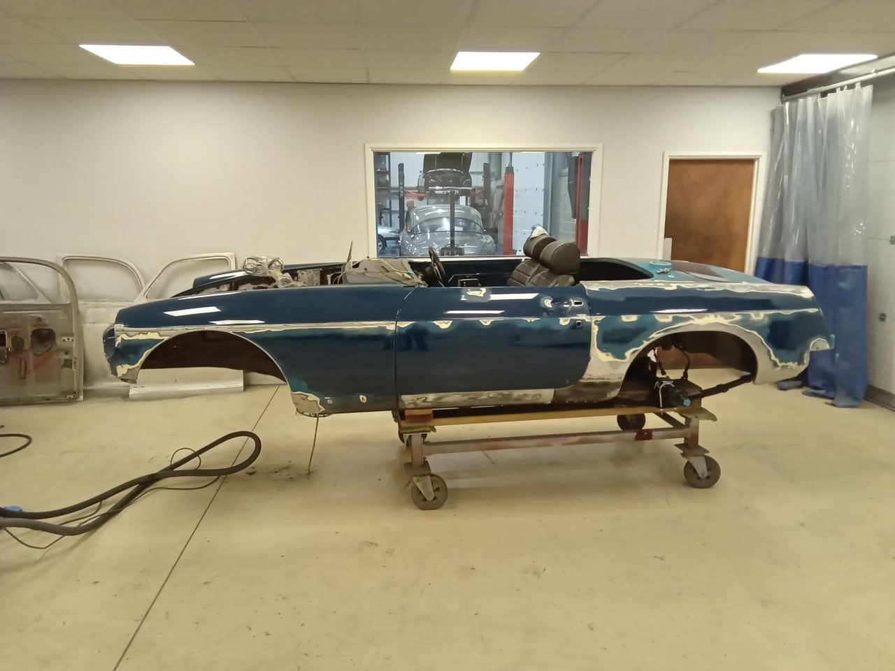 13.03.2025 1973 mg roadster blue strip down (448)