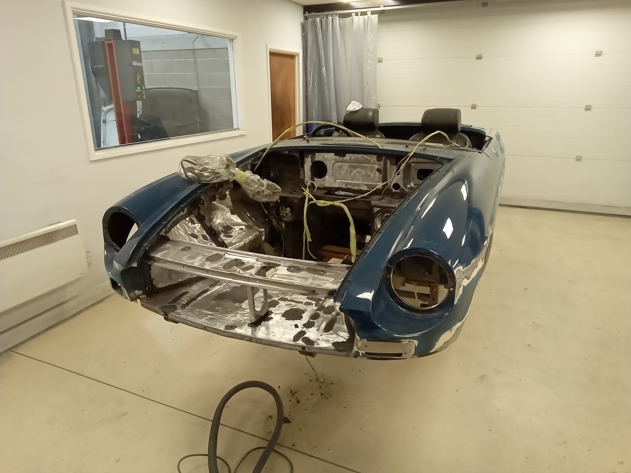 13.03.2025 1973 mg roadster blue strip down (449)