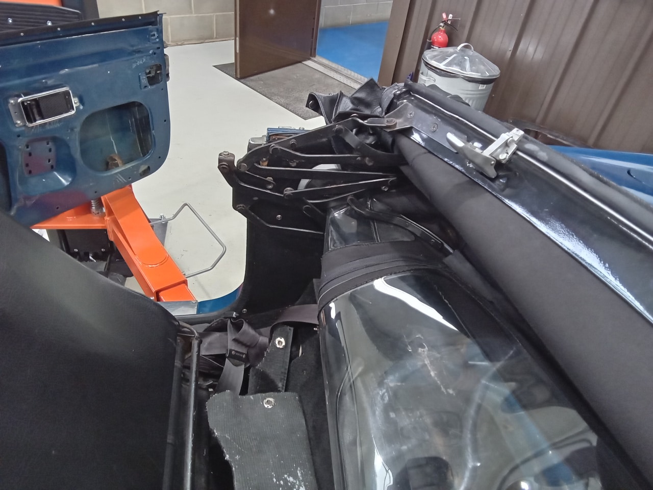 13.03.2025 1973 mg roadster blue strip down (45)