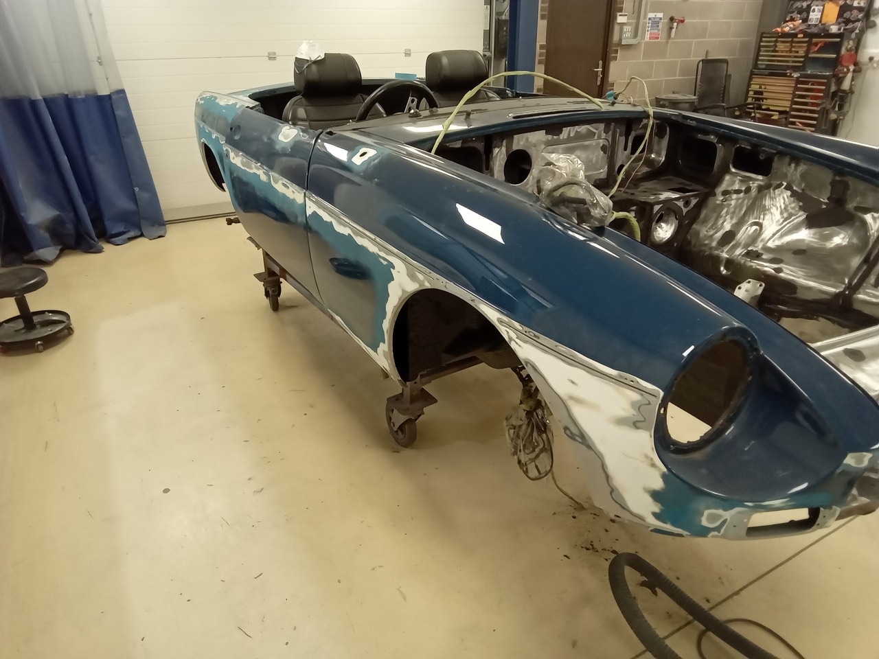 13.03.2025 1973 mg roadster blue strip down (451)