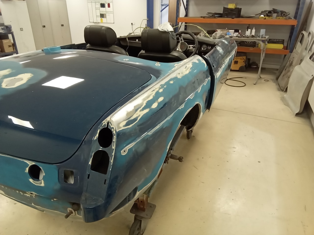 13.03.2025 1973 mg roadster blue strip down (454)