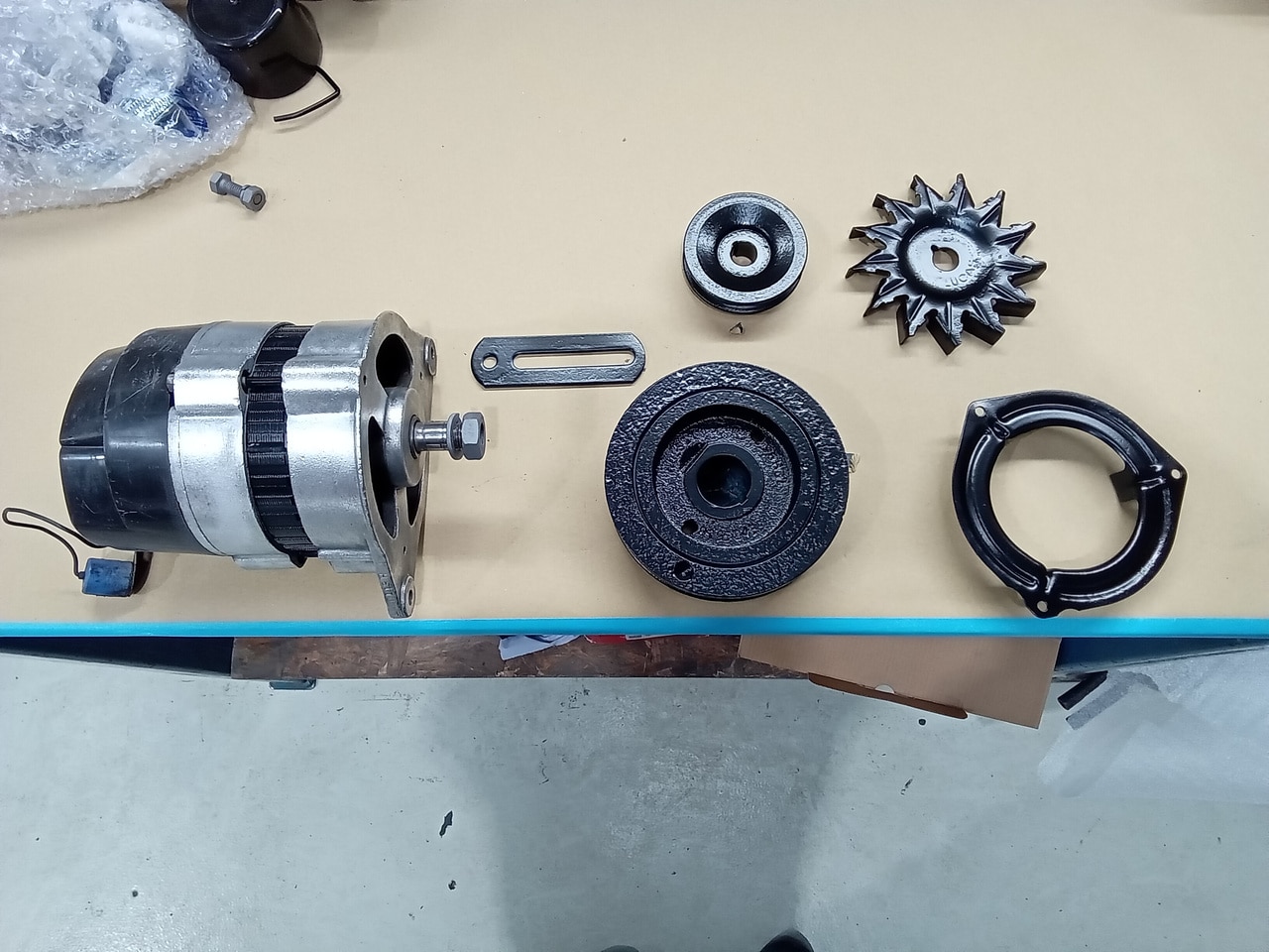 13.03.2025 1973 mg roadster blue strip down (457)