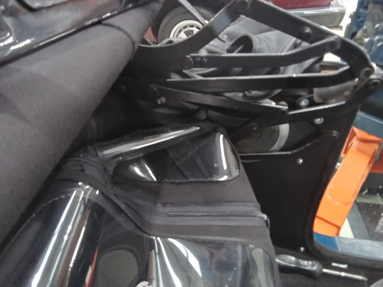13.03.2025 1973 mg roadster blue strip down (46)