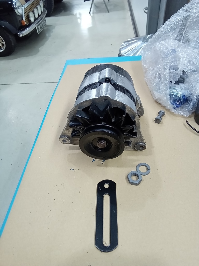13.03.2025 1973 mg roadster blue strip down (460)