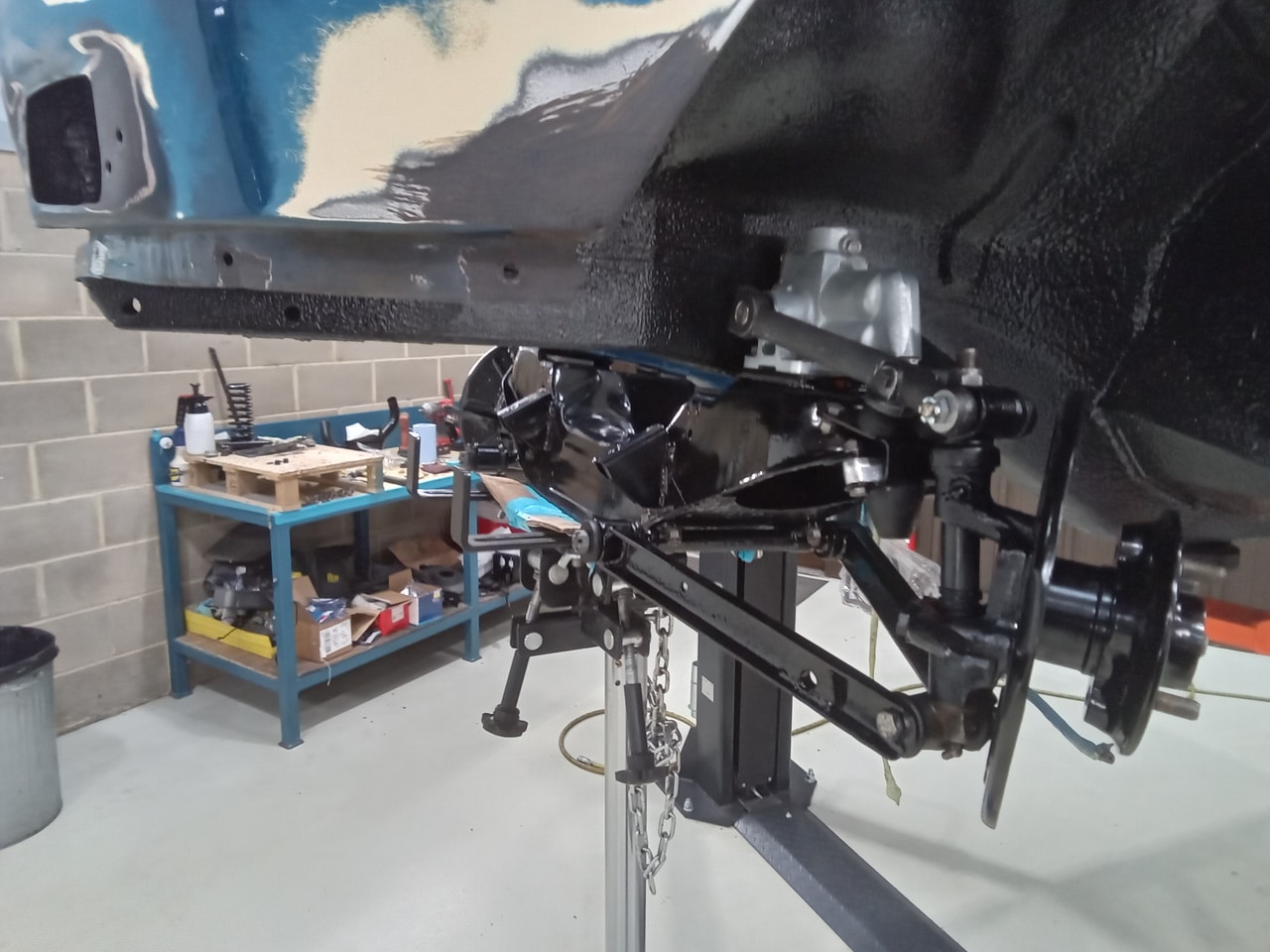 13.03.2025 1973 mg roadster blue strip down (484)