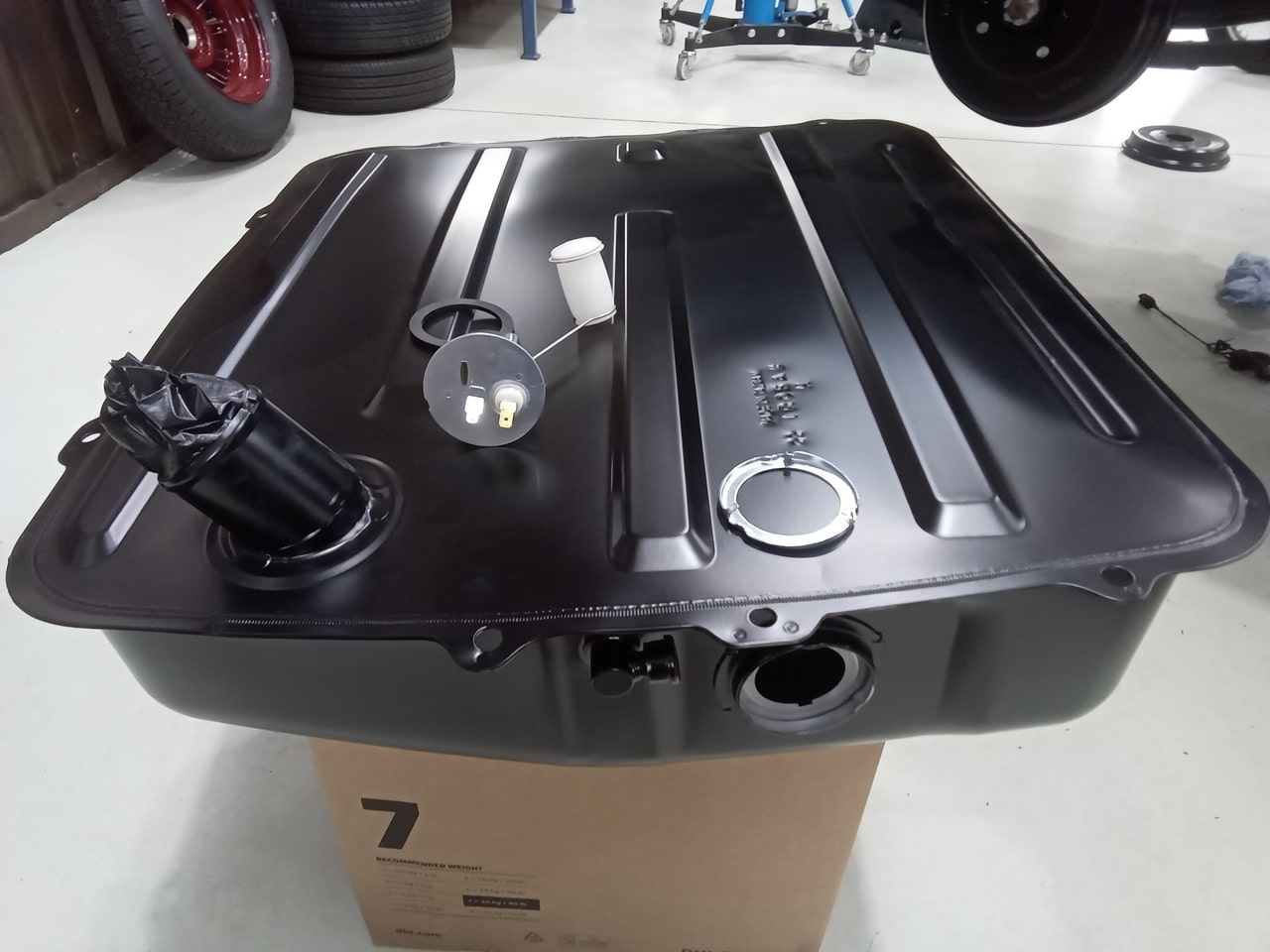 13.03.2025 1973 mg roadster blue strip down (490)