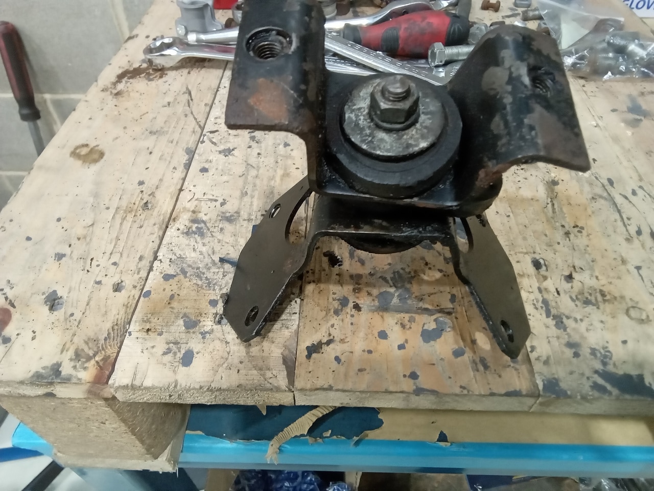 13.03.2025 1973 mg roadster blue strip down (501)