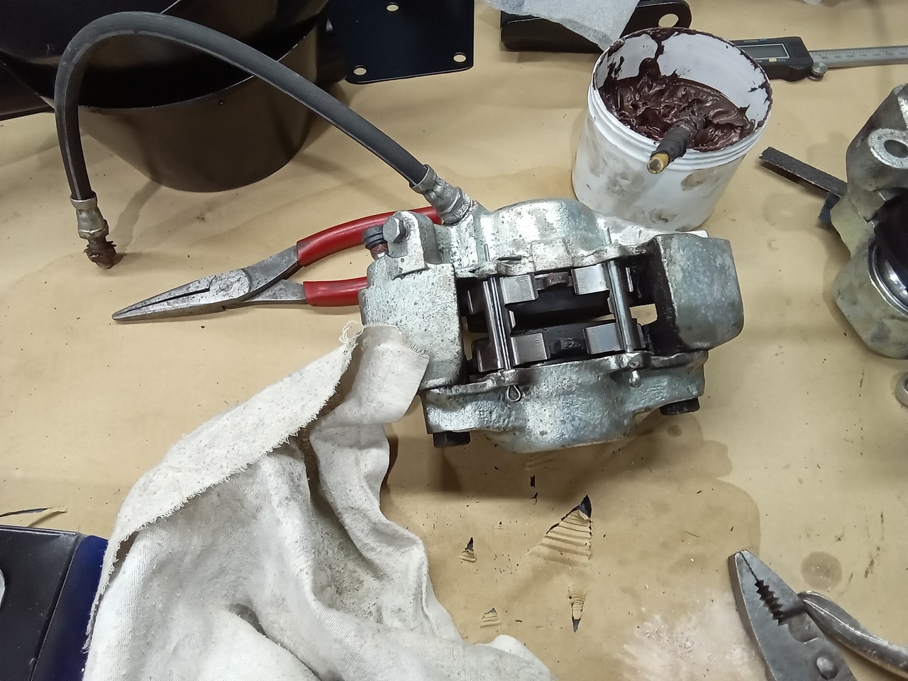 13.03.2025 1973 mg roadster blue strip down (506)