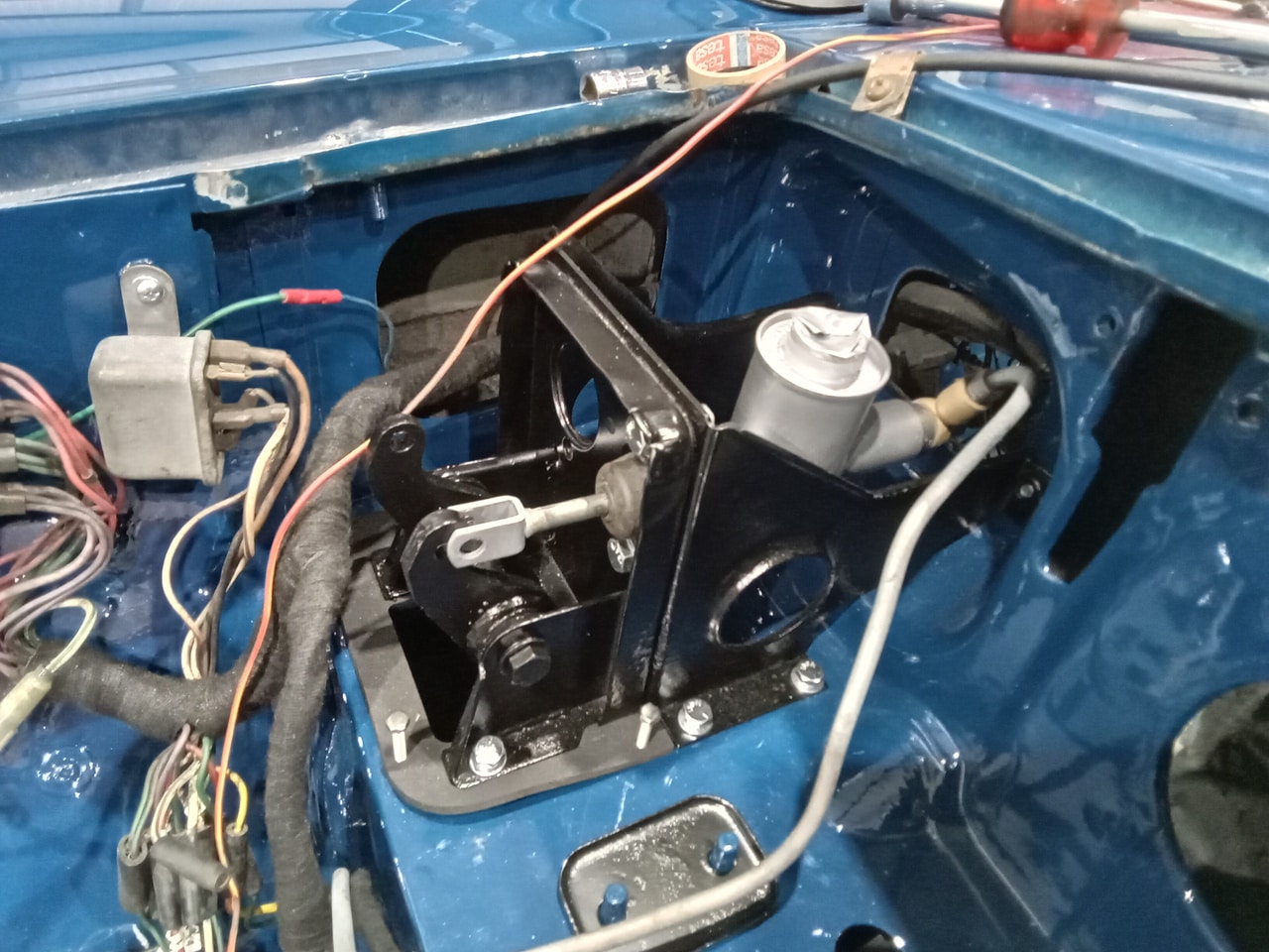 13.03.2025 1973 mg roadster blue strip down (511)