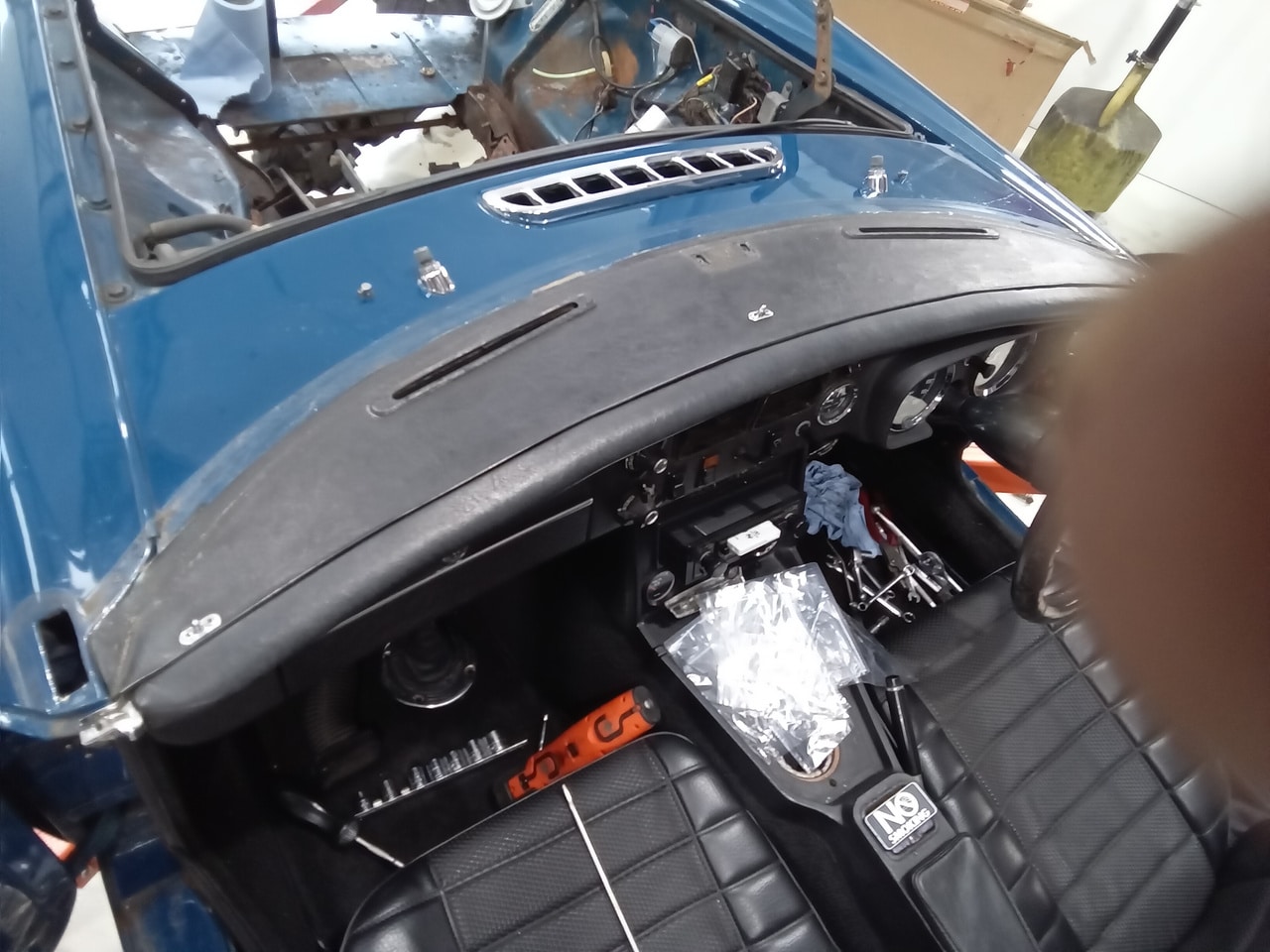 13.03.2025 1973 mg roadster blue strip down (55)