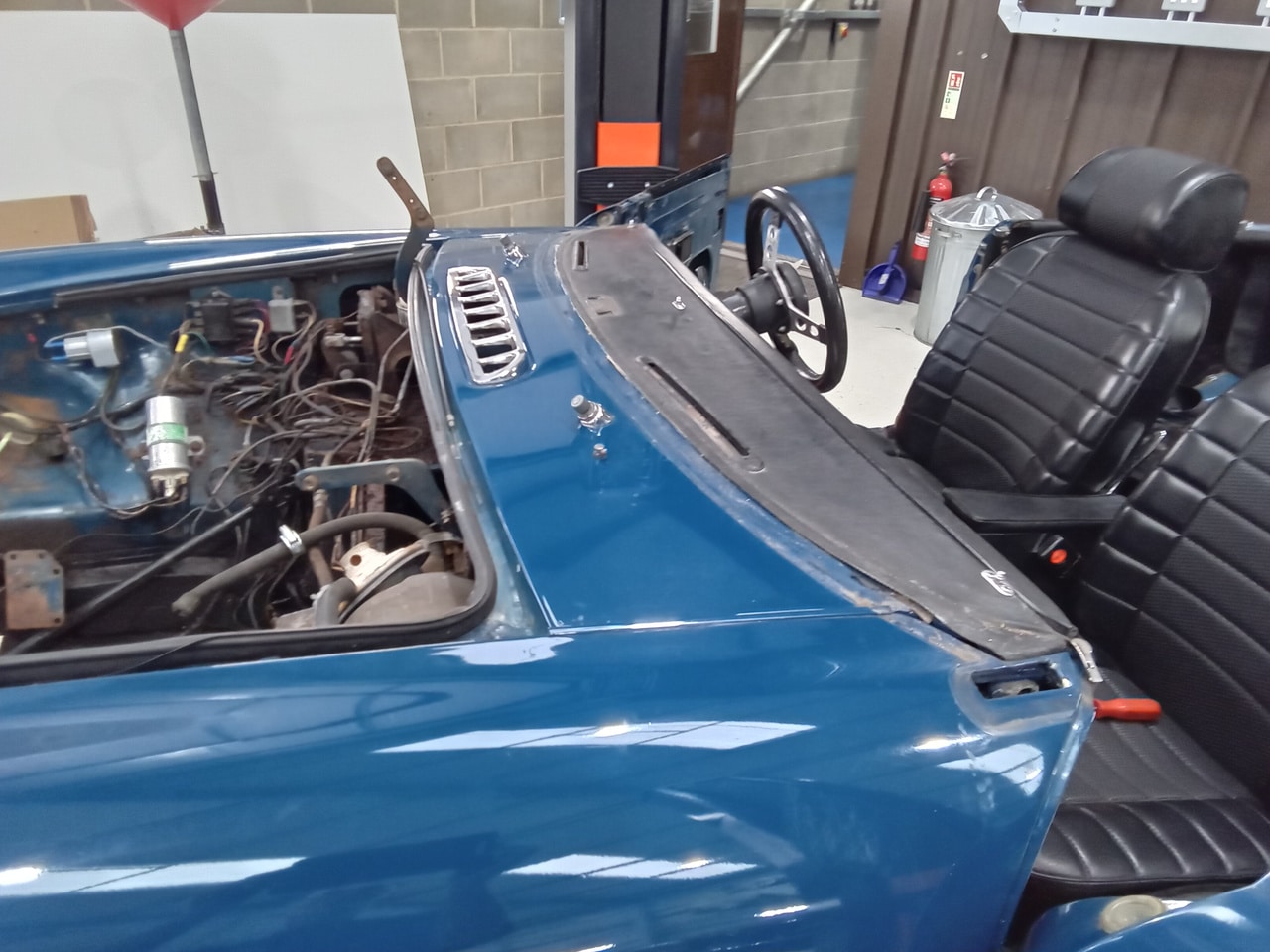 13.03.2025 1973 mg roadster blue strip down (56)