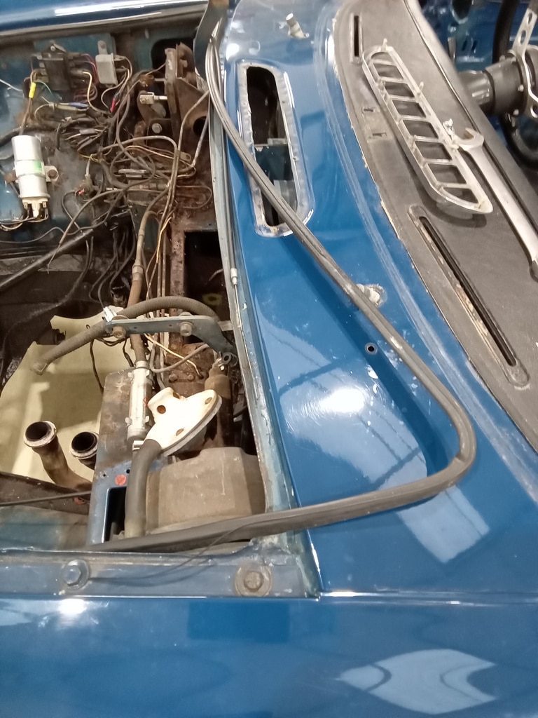 13.03.2025 1973 mg roadster blue strip down (61)