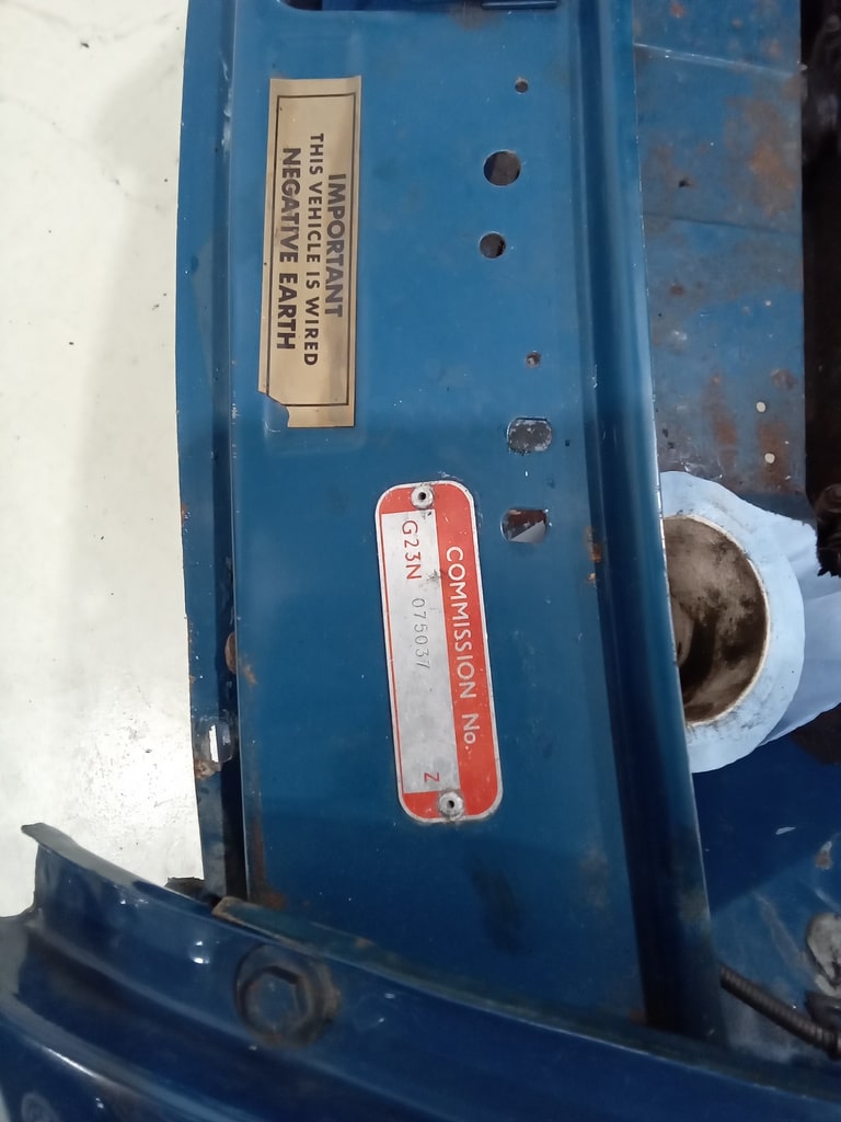 13.03.2025 1973 mg roadster blue strip down (62)