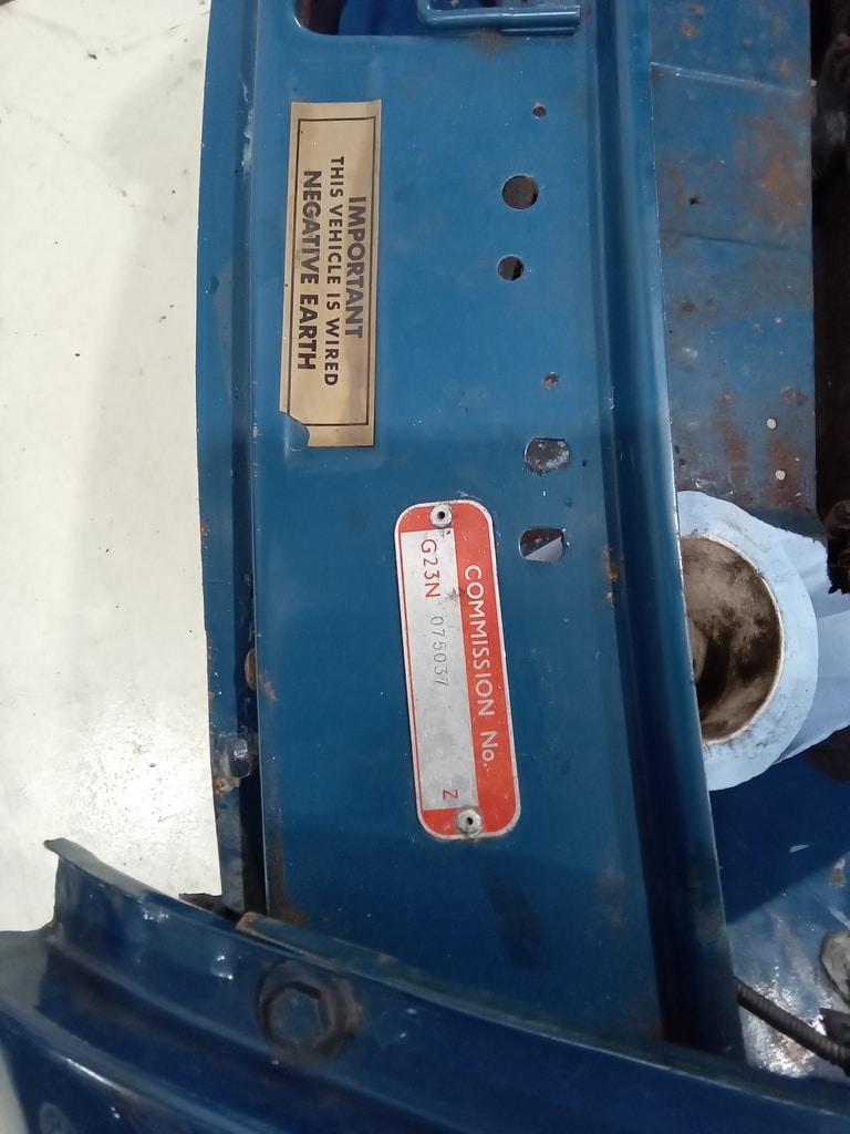 13.03.2025 1973 mg roadster blue strip down (63)
