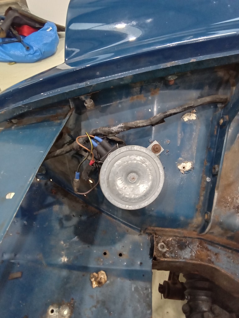 13.03.2025 1973 mg roadster blue strip down (65)